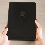 Bíblia Slim Filament | Preta - NVT - Imagem 3